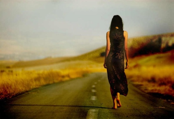 alone-beautiful-girl-street-walking-Favim.com-148909